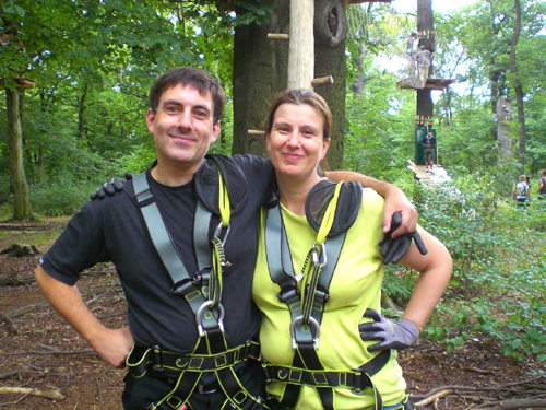 Bruder und Schwester vor der harten Arbeit